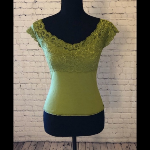 Avenue of the Stars Tops - EUC Avenue of the Stars green top - Size Small